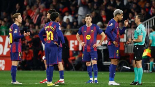 رافينيا لاعب برشلونة يعبر عن غضبه من قرارات التحكيم في الدوري الإسباني